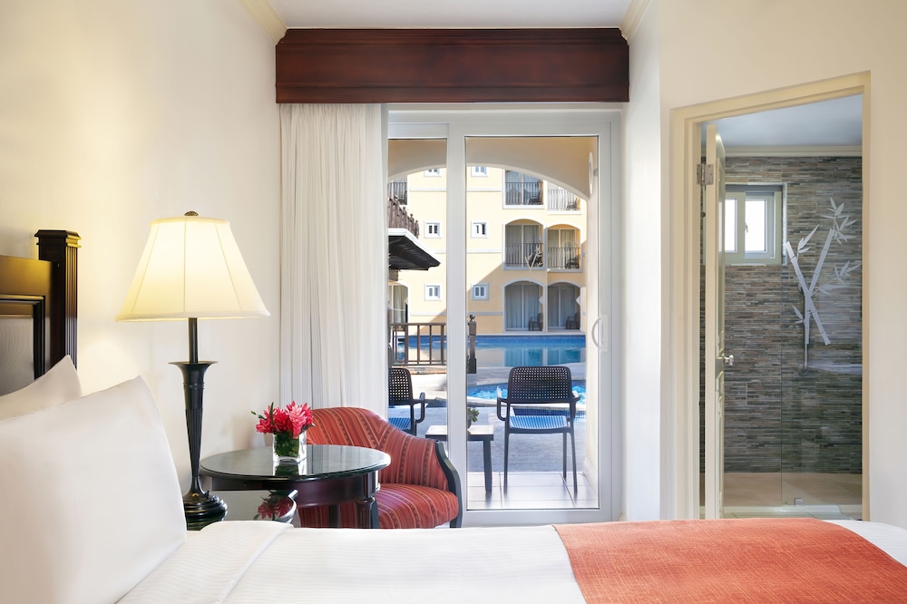 Room, Pool View