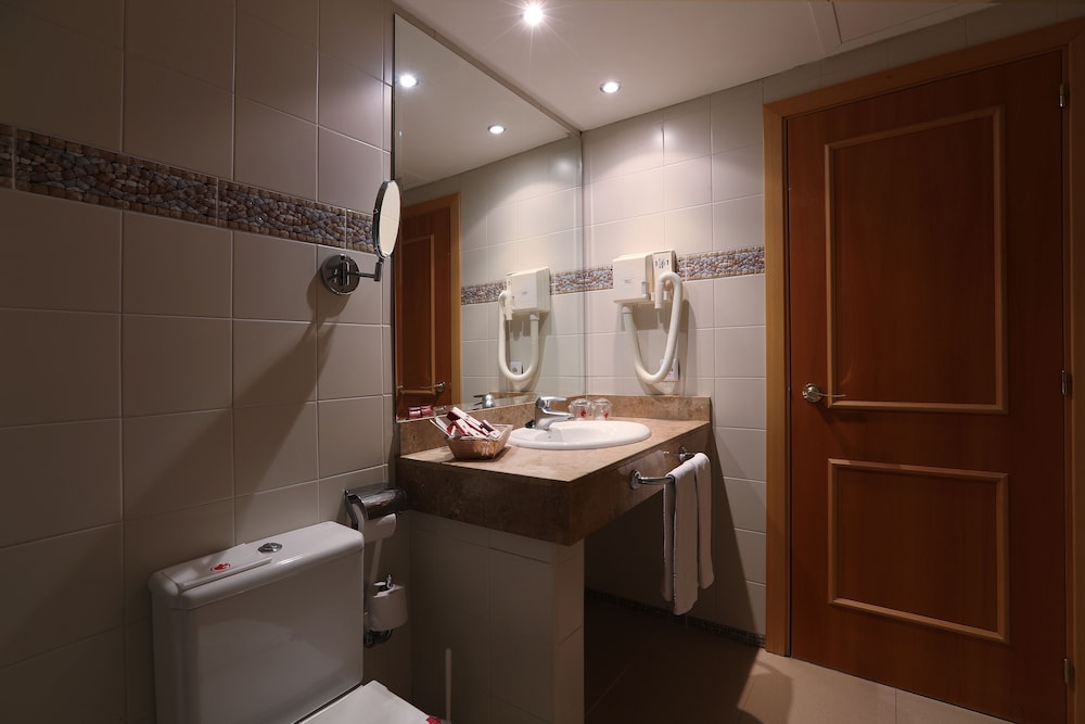 Suite (2 Adults + 2 Children) - Photo 5