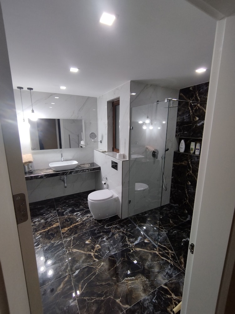 Luxury Apartment, Pool View photo 3
