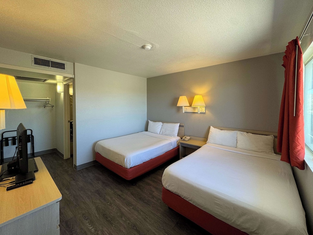 Standard Room, 2 Double Beds, Non Smoking, Kitchenette - Photo 6