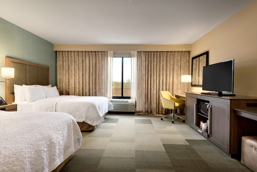 Room, 2 Queen Beds, Accessible, Bathtub photo 3