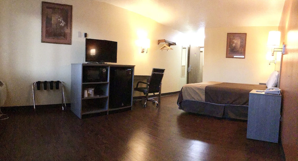 Standard Room, 1 Queen Bed, Non Smoking - Photo 3