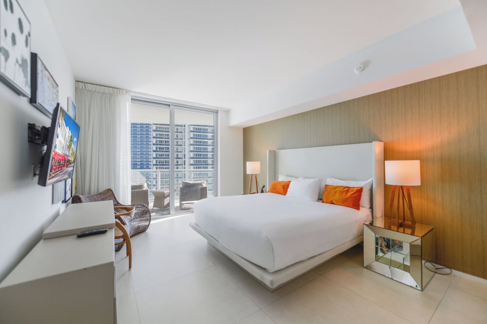 Luxury Condo, 1 Bedroom, Beach View photo 2
