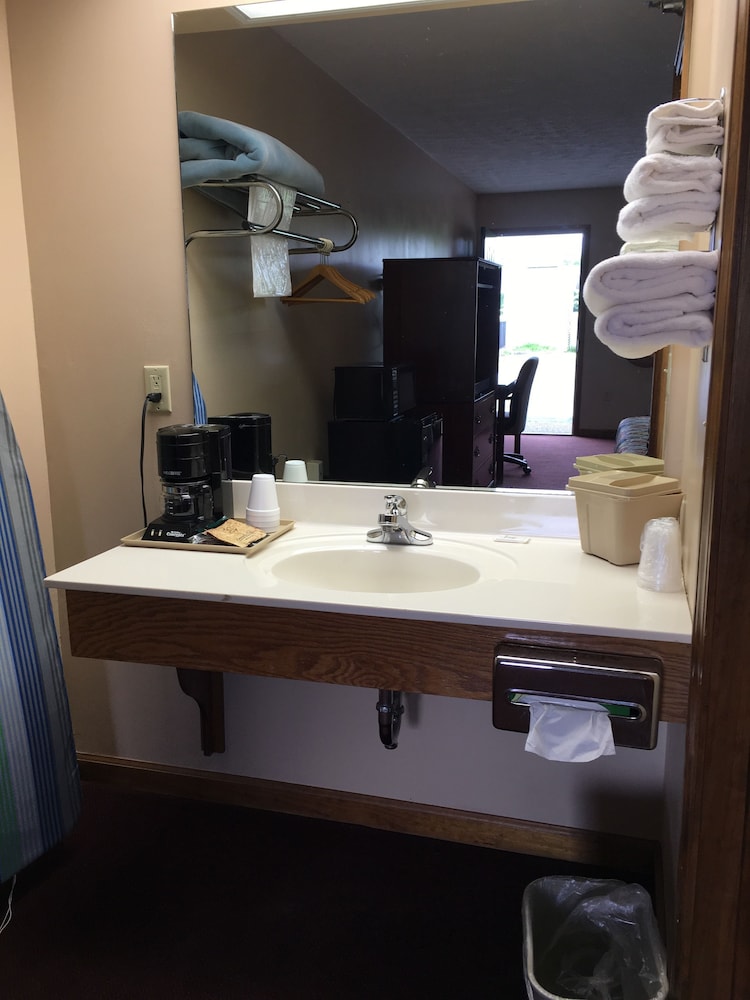 Standard Room, 2 Queen Beds photo 2