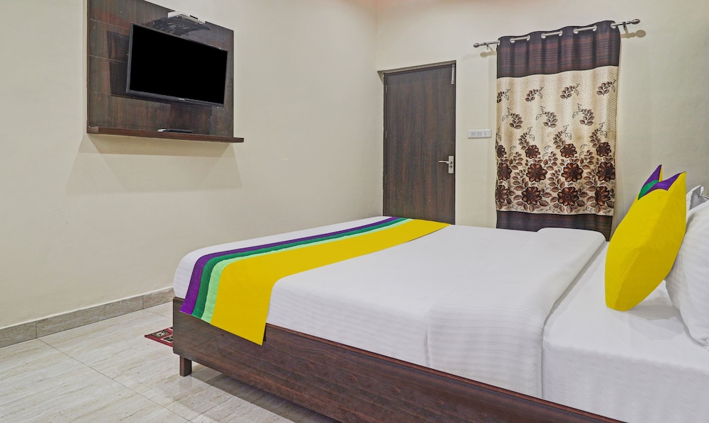 Deluxe Room - Photo 5