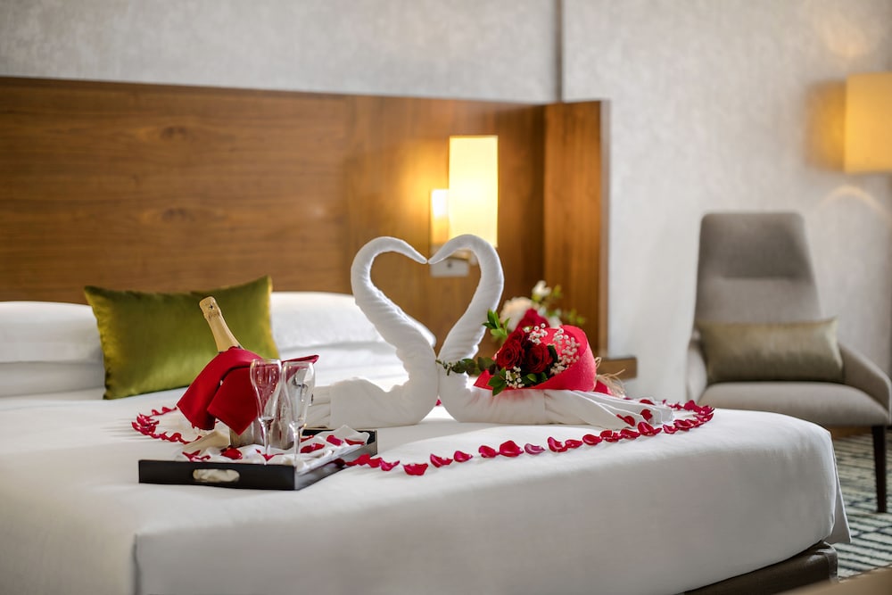 Premium Room, 1 King Bed (Burj Khalifa View) photo 3