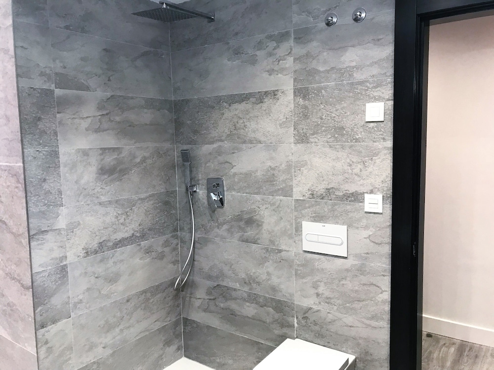 Apartment, Private Bathroom, City View - Photo 26