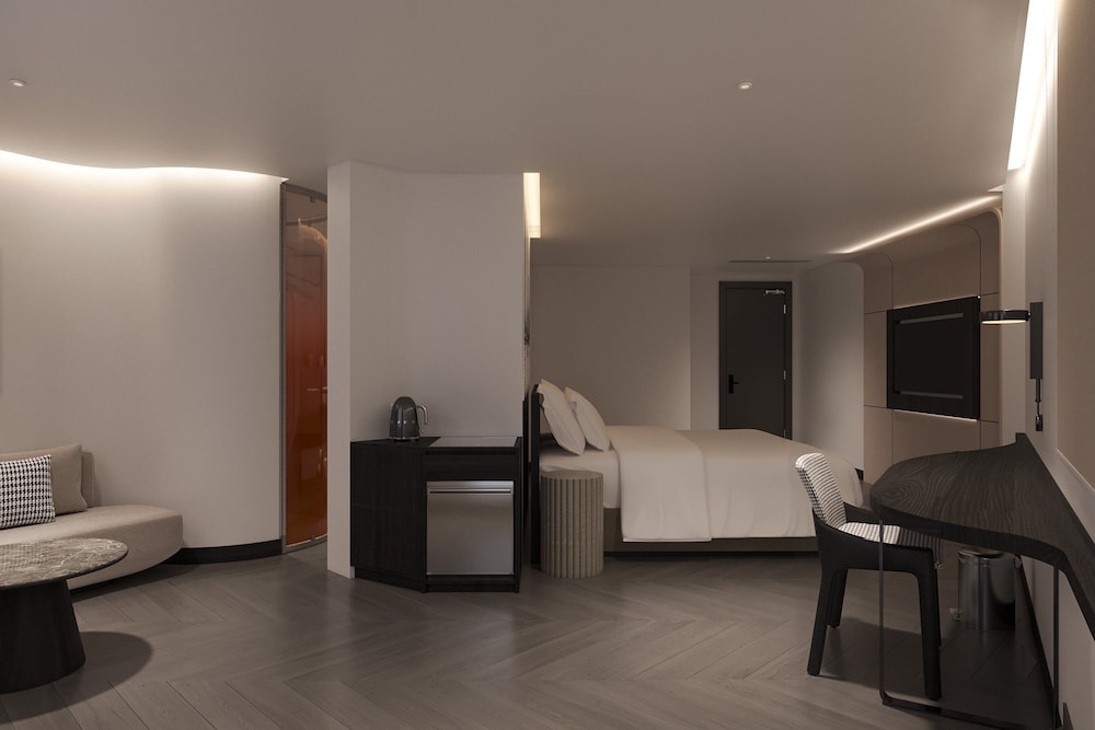 Senior Room, 1 King Bed photo 3