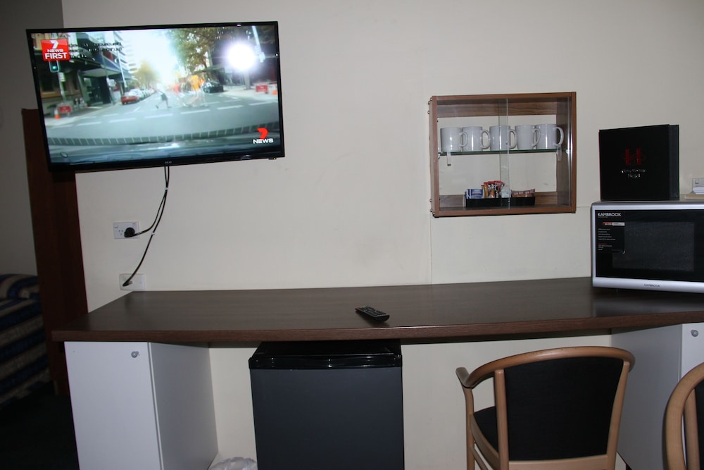 Budget Family Room - Photo 1