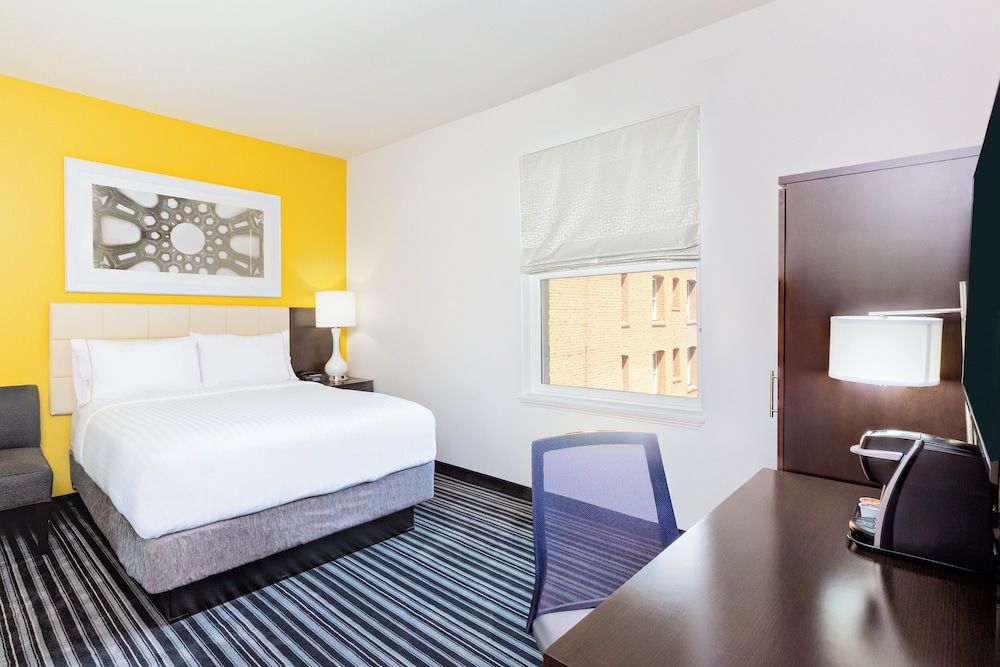 Standard Room, 1 King Bed, Accessible (Communications) - Photo 4
