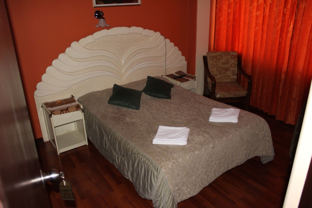 Classic Double Room, 1 King Bed, Private Bathroom (Matrimonial) photo 3
