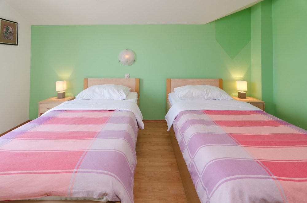Standard Studio, 2 Twin Beds, Non Smoking, Courtyard View photo 1