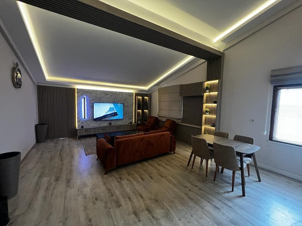 Superior Penthouse, 2 Bedrooms, City View