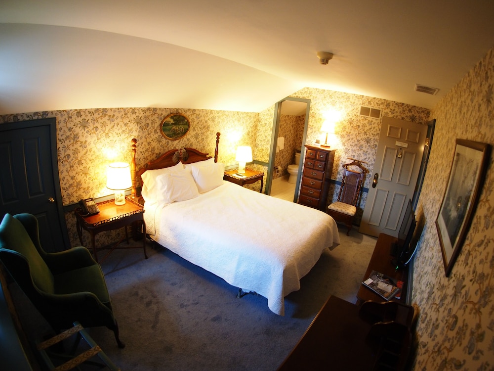 Superior Double Room, Private Bathroom (Anthony Wayne ) photo 3