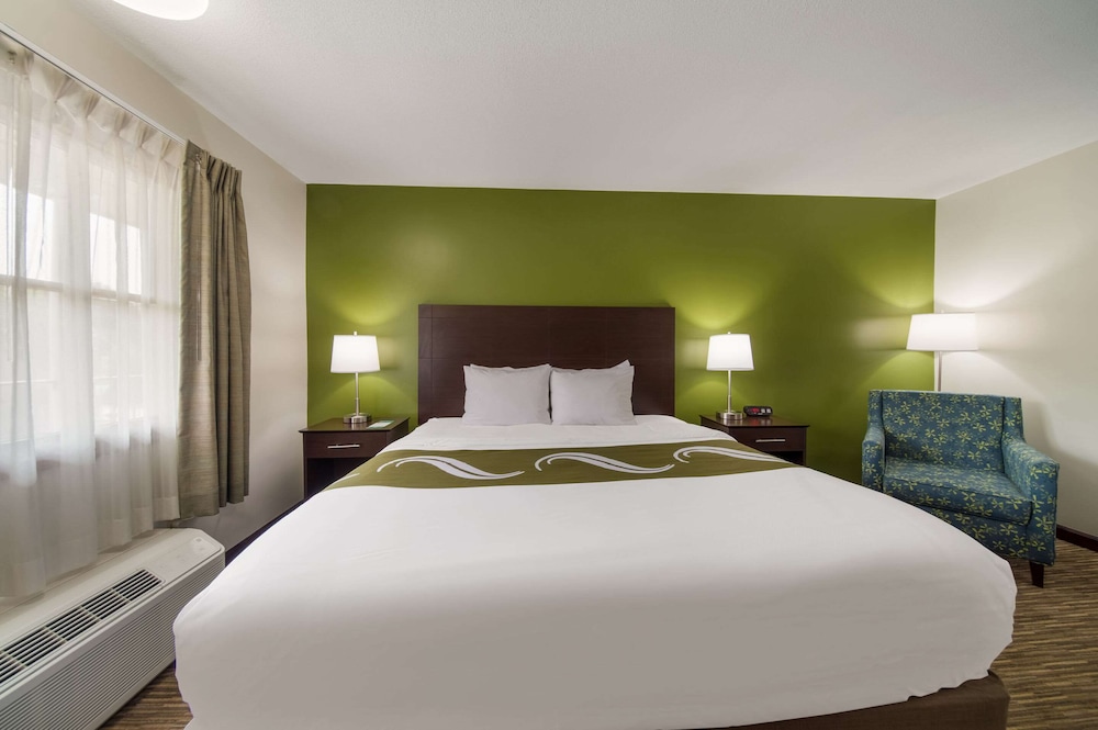 Standard Room, 1 King Bed, Non Smoking - Photo 3