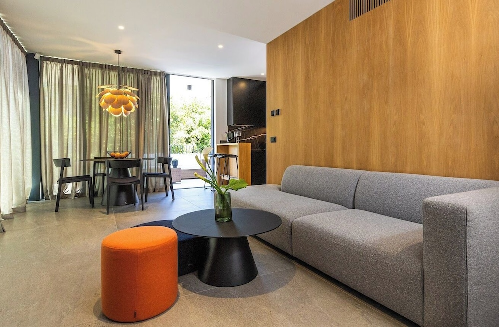 Deluxe Apartment, 2 Bedrooms, Garden View
