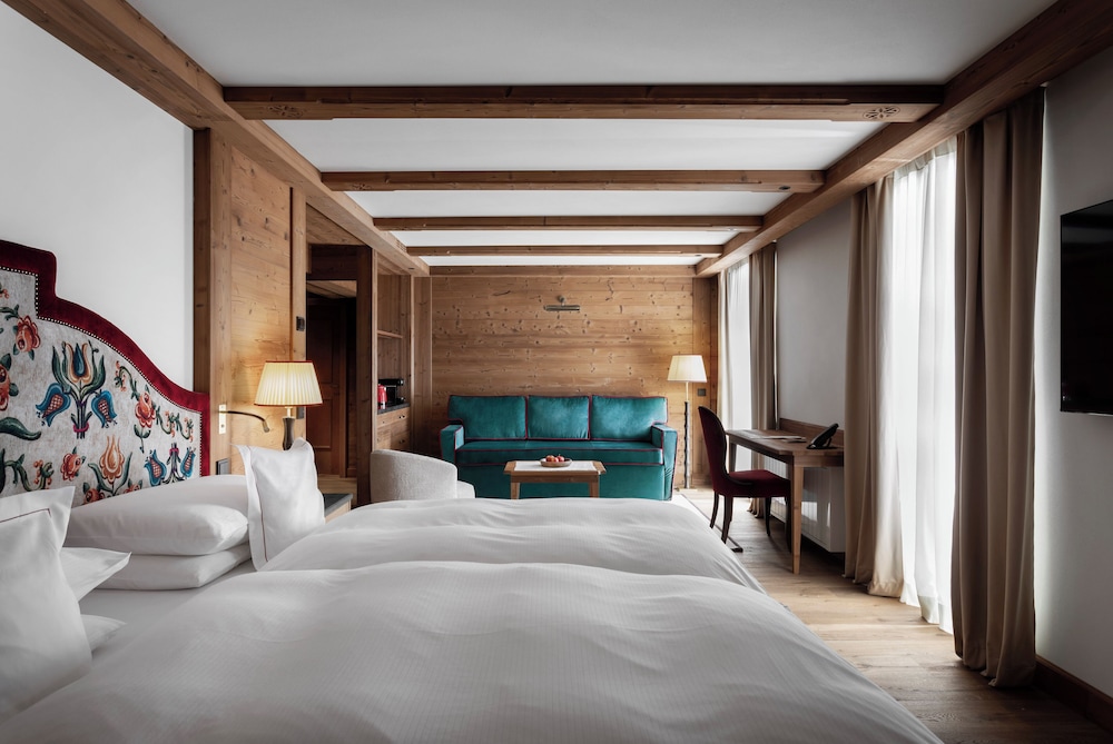 Standard Suite, Multiple Bed (Junior Suite) - Photo 1