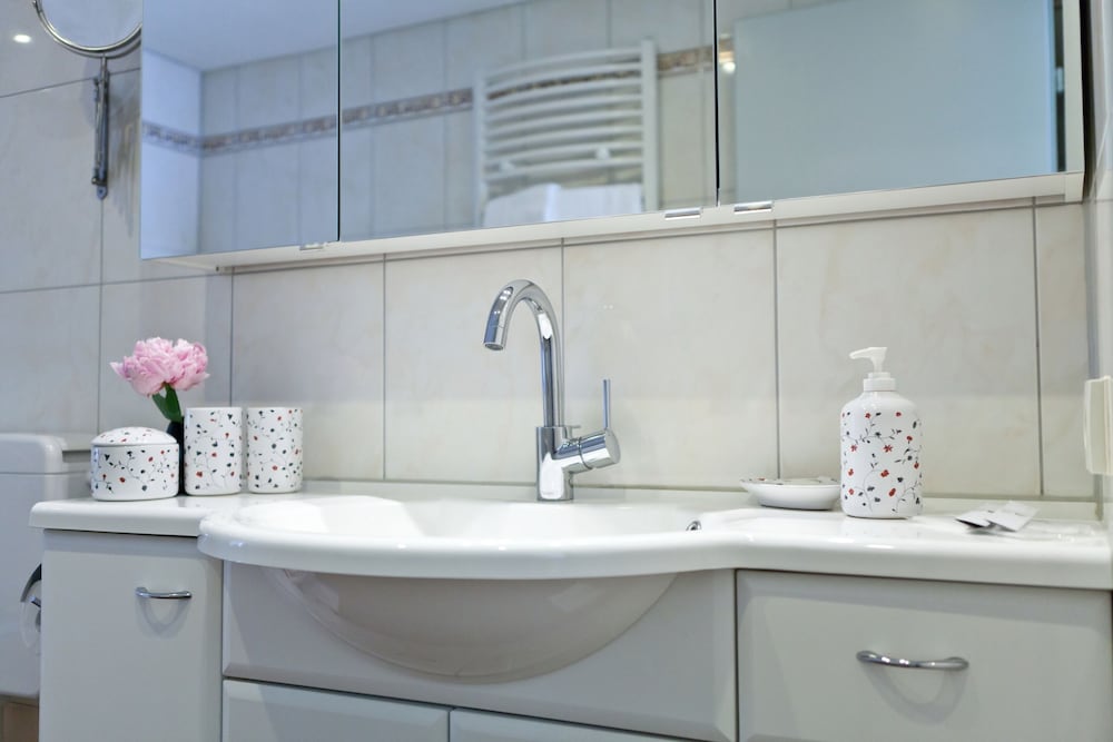 Superior Double Room, Private Bathroom, City View - Photo 2