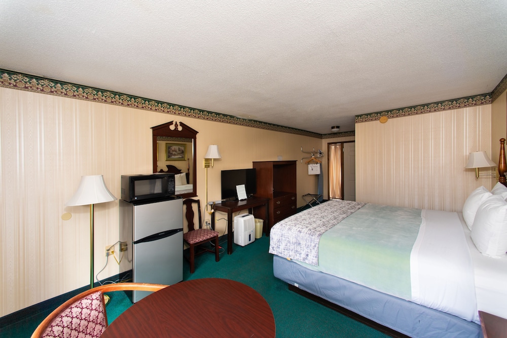 Deluxe Room, 1 King Bed photo 3