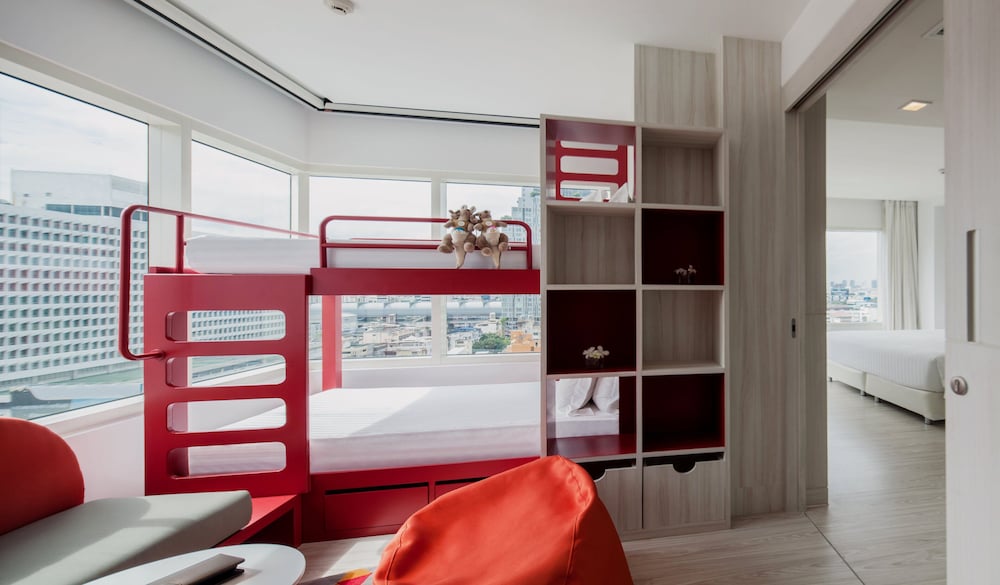 Family Room (Premium, Residence King + Bunk Beds) photo 2