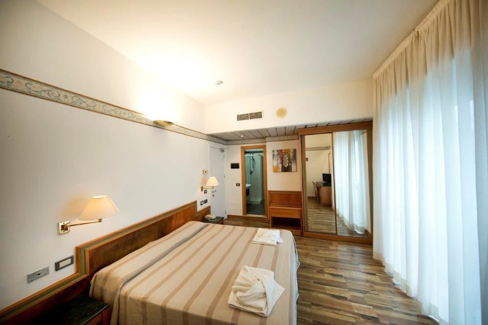 Double or Twin Room - Photo 2