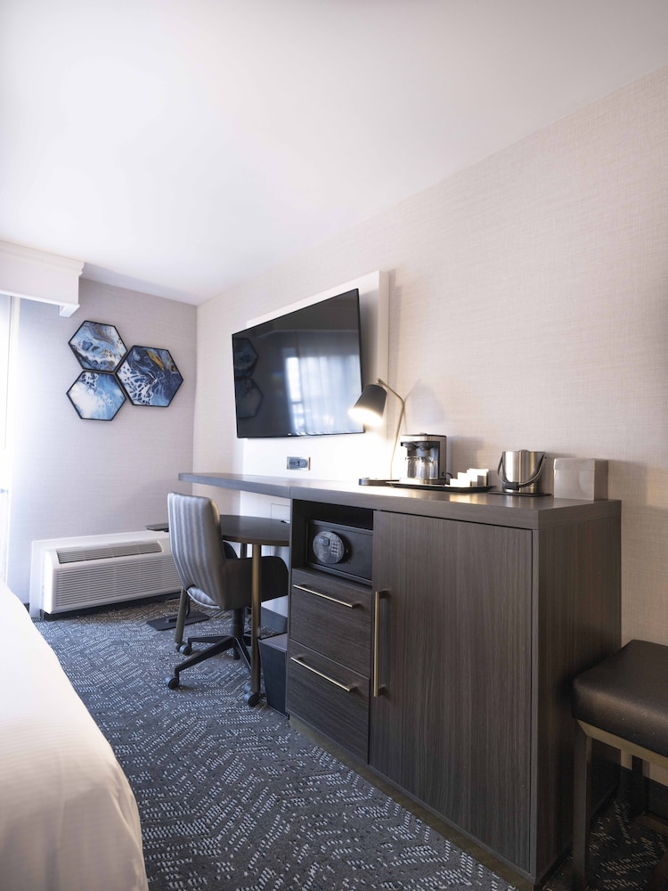 Room, 2 Queen Beds - Photo 3