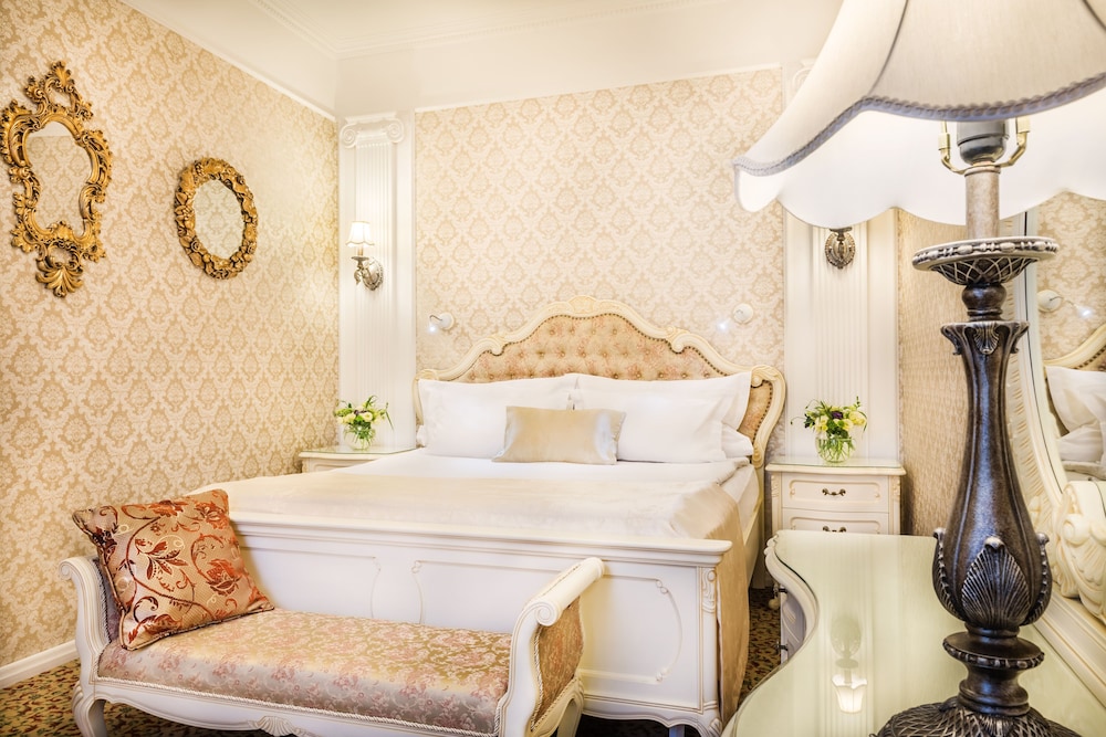 French Style Suite photo 2