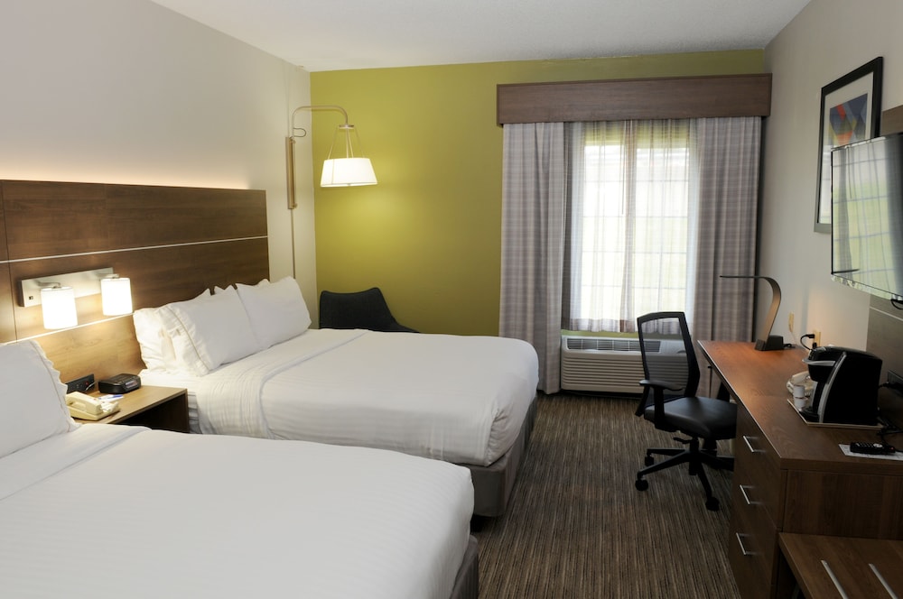 Standard Room, 2 Queen Beds - Photo 2