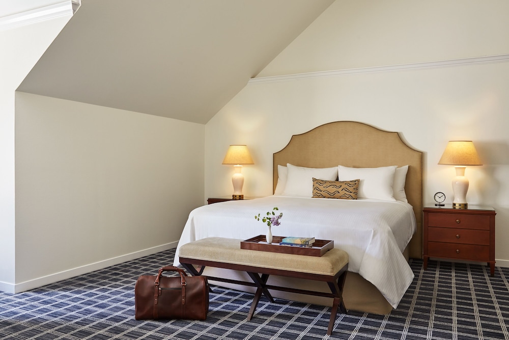 Premium Room, 1 King Bed, Accessible photo 1
