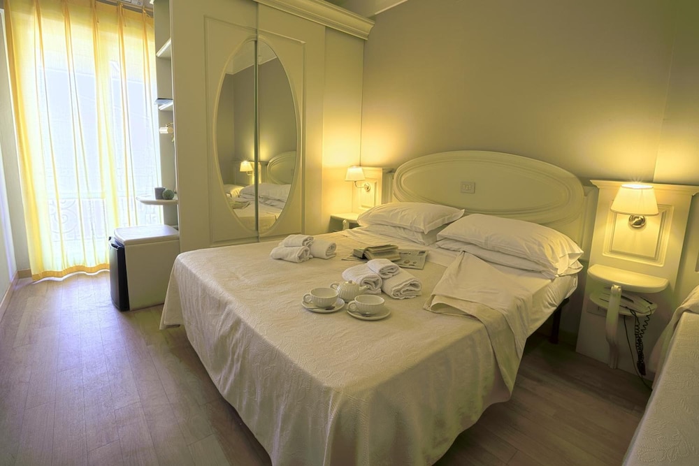 Standard Double Room - Photo 5