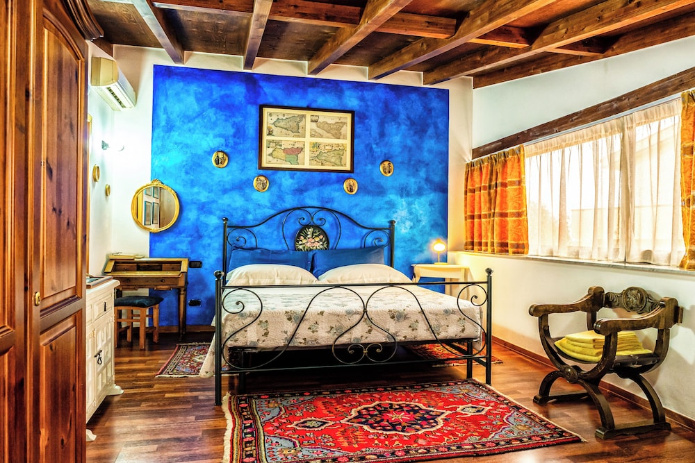 Superior Suite, 1 Queen Bed, Balcony, Sea View