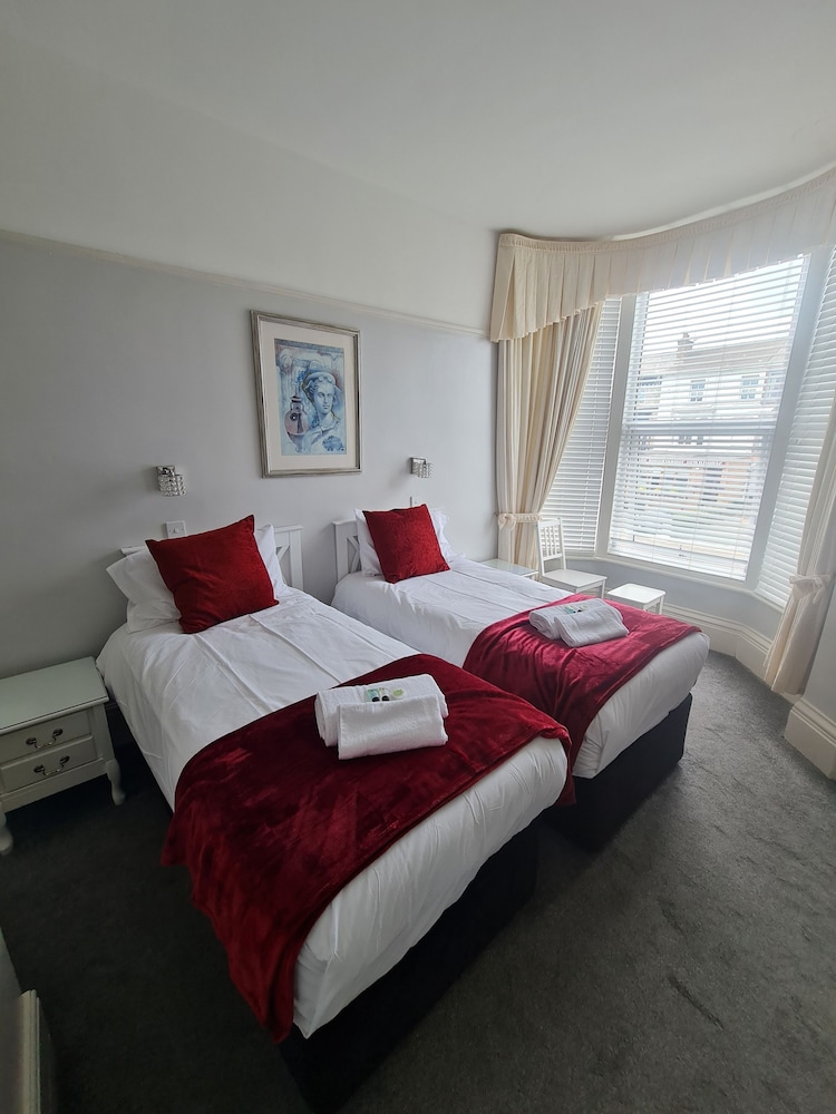 Room 3- First Floor Twin En-suite