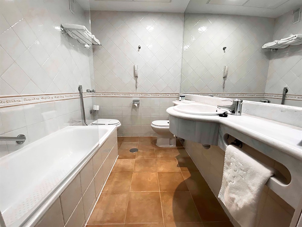 Superior Twin Room - Photo 3
