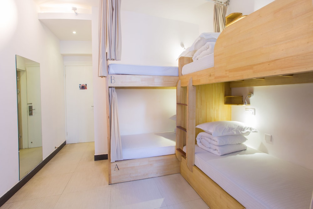 One Bed in Mixed 6-people Dormitory photo 3