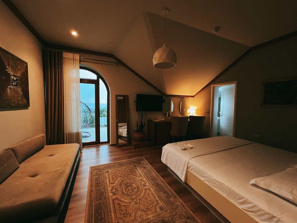 Junior Room, 1 King Bed with Sofa bed, Non Smoking