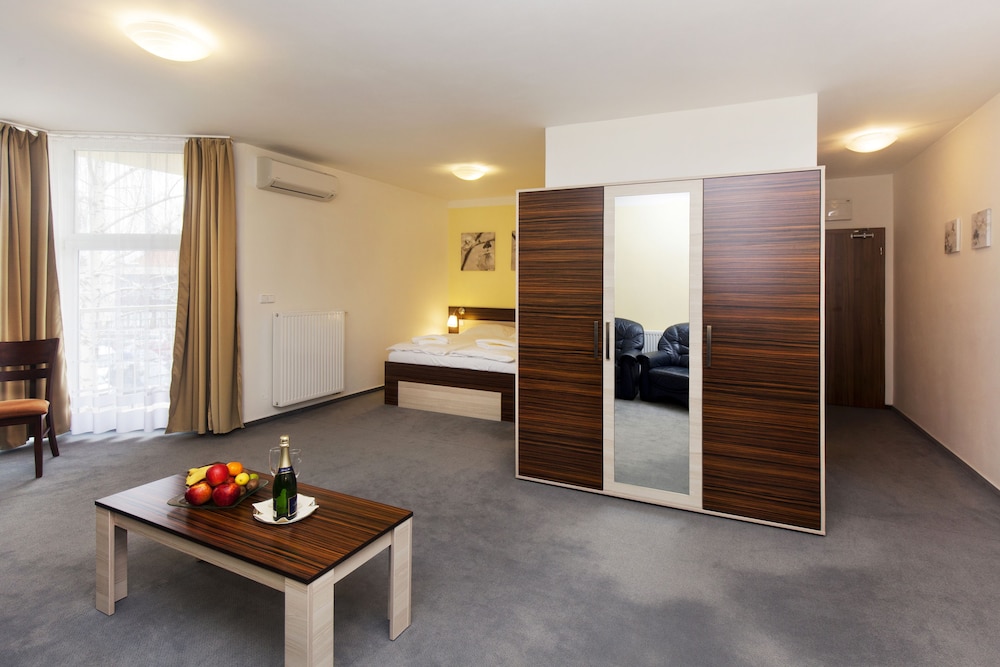 Deluxe Double Room, 2 Twin Beds photo 1