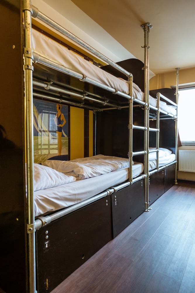 4 Bed Private Room With Shared Bathroom