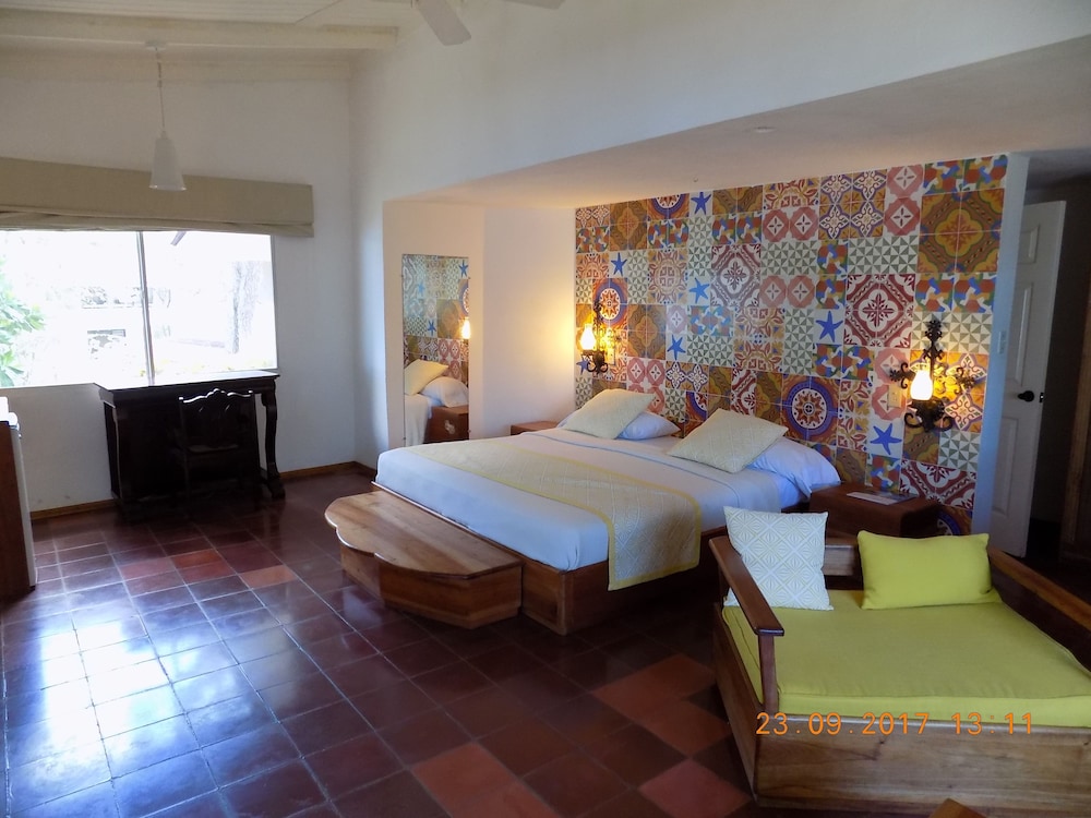 Junior Single Room, 1 King Bed, Non Smoking, Ocean View photo 1