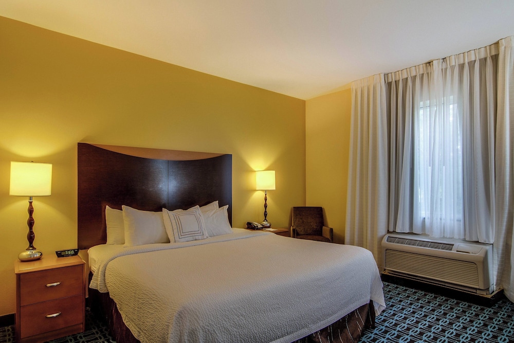 Room, 1 King Bed (Hearing Accessible) - Photo 2