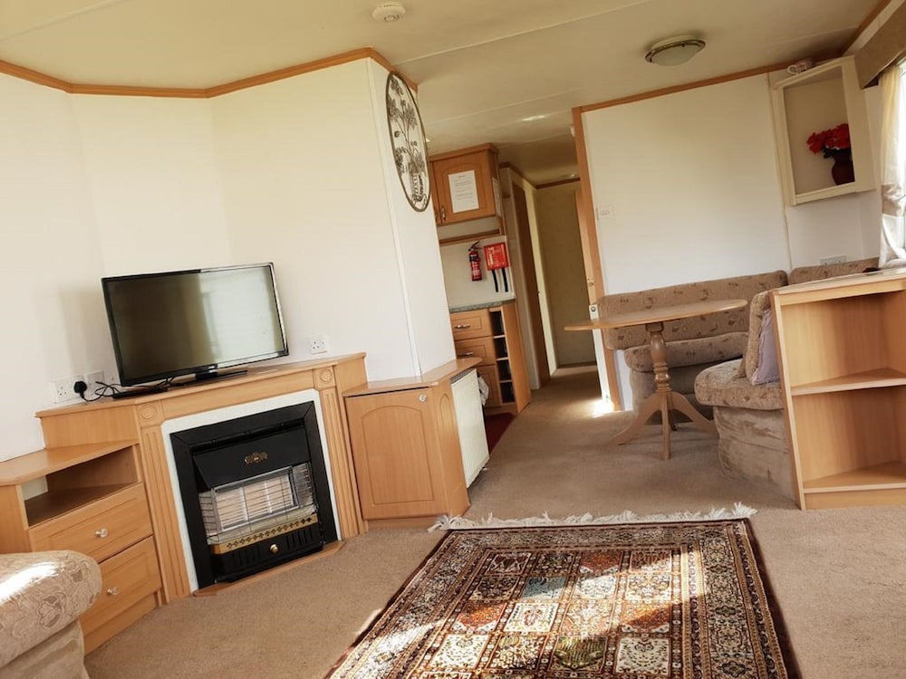 2 Bedroom Static Caravan (Double Glazed, Central Heating). photo 2
