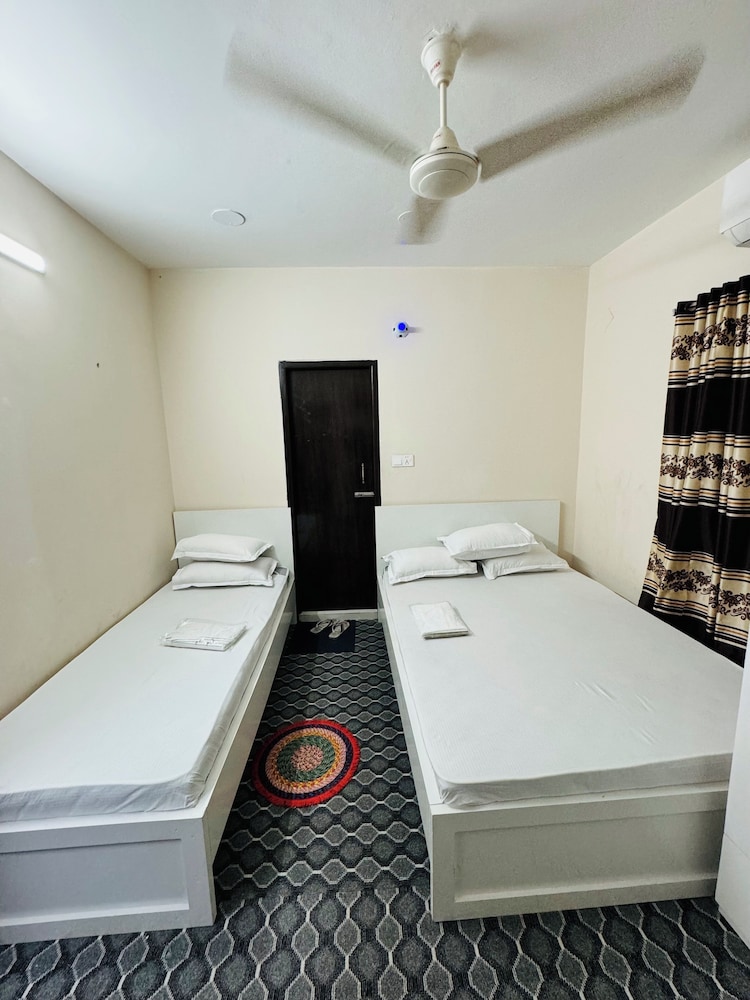 Family Triple Room, 1 Bedroom, Non Smoking, City View photo 3