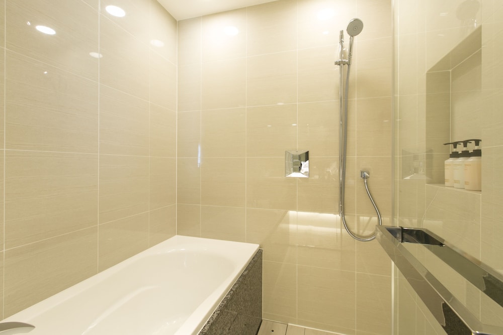 Suite thumbnail 6