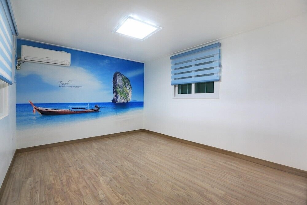 Room (Orange (Family)) - Photo 9