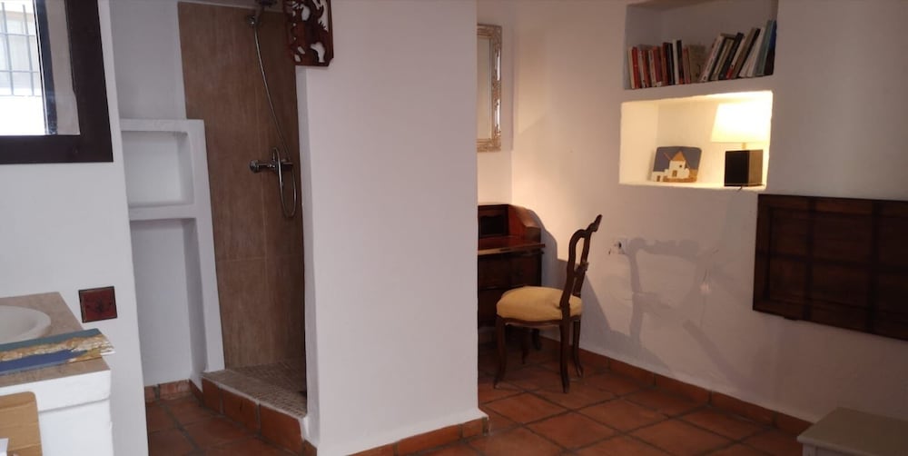 Standard Double Room Single Use photo 3