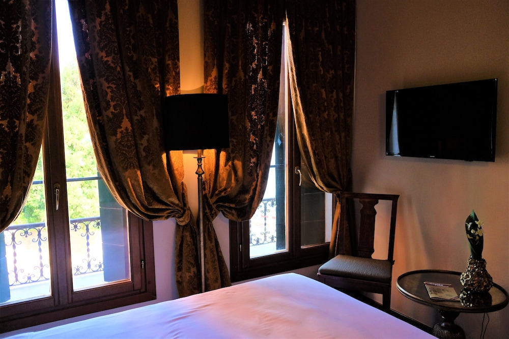 Single Room, Canal View photo 3