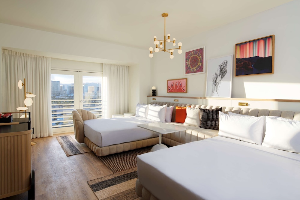 Room, 2 Queen Beds (strip View, Dog Friendly)