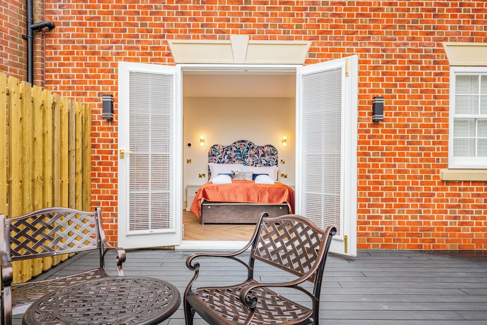 Classic Room, 1 King Bed, Garden Area