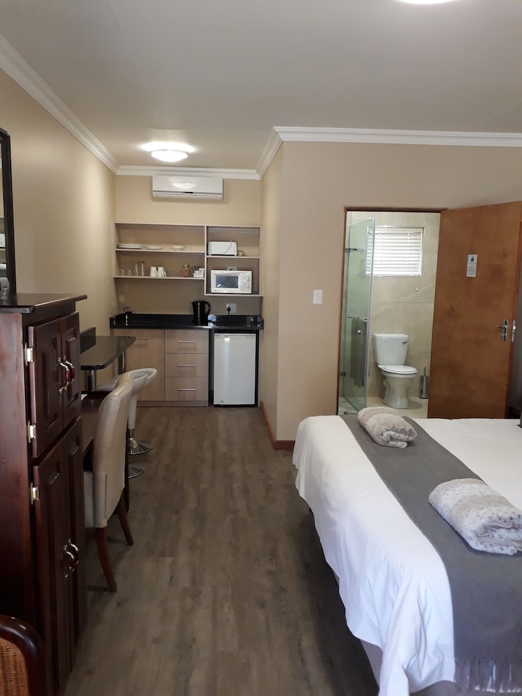 Family Room, 1 Bedroom (King Room) photo 2