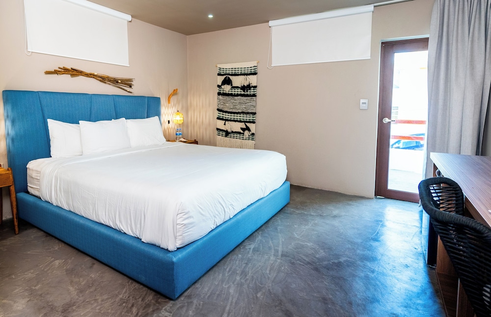 Deluxe Room, 1 King Bed, Garden View