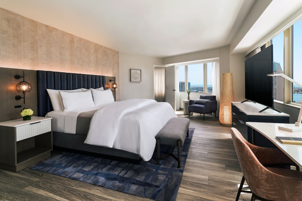 Presidential Suite, Skyline View